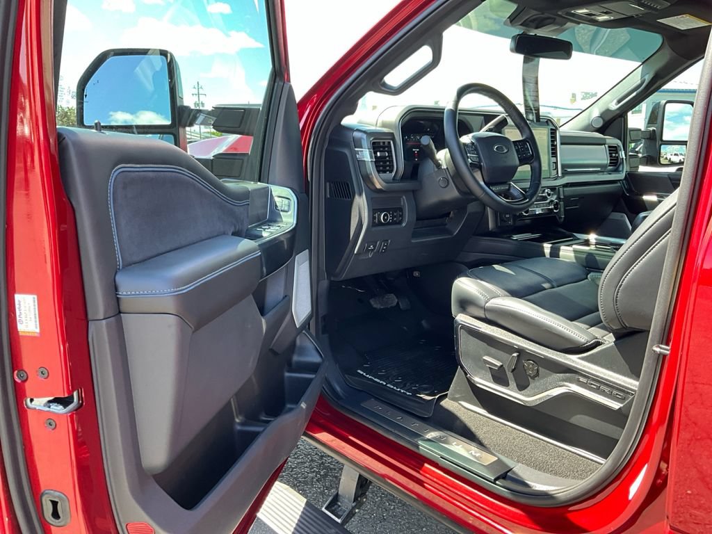 Certified 2025 Ford F350 Platinum AWD/4WD image 17