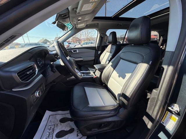 Certified 2022 Ford Explorer XLT w/ Equipment Group 202A image 15