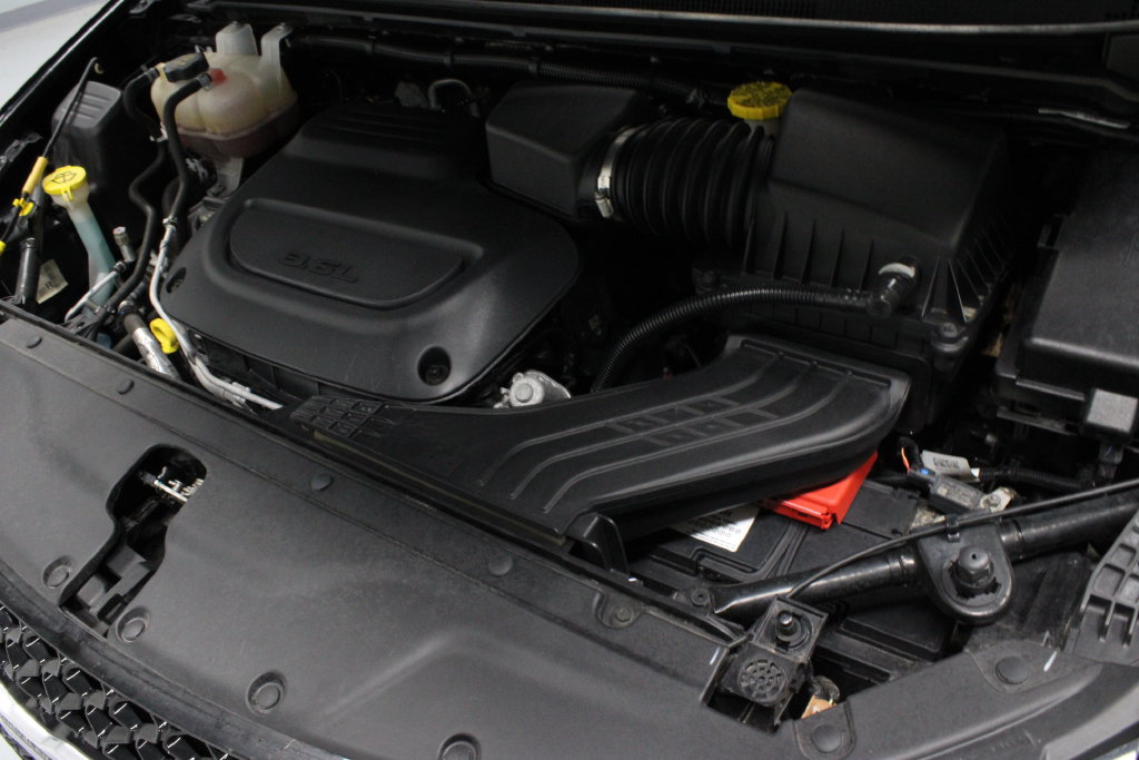 Used 2024 Chrysler Pacifica Touring-L FWD image 14