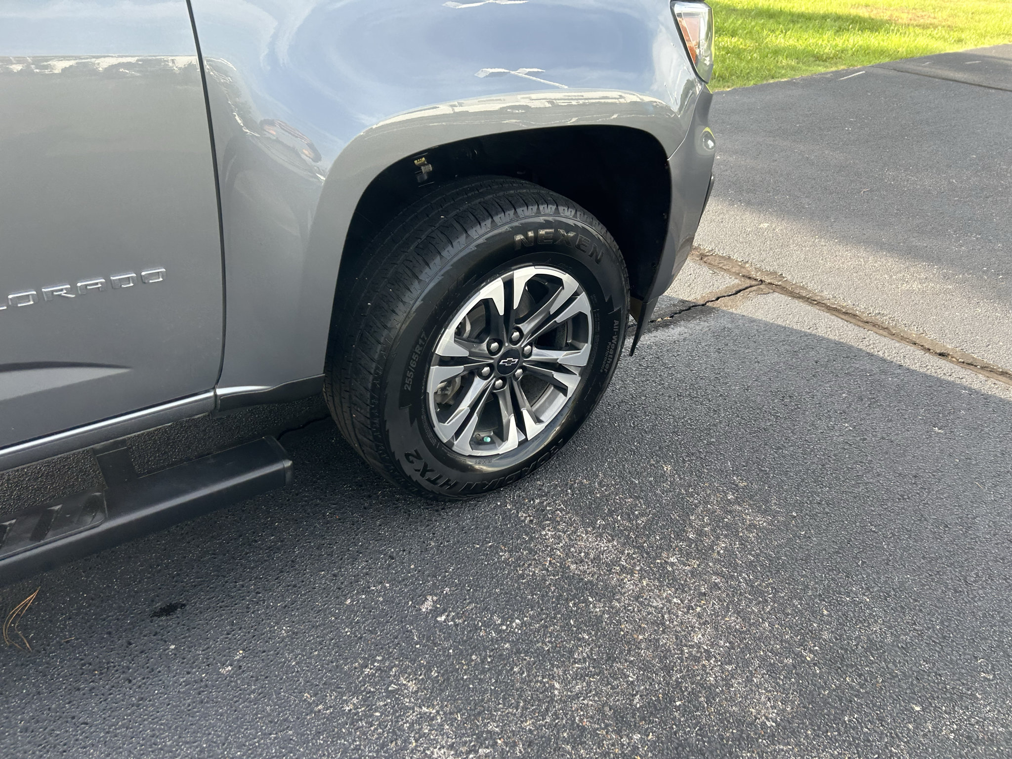 Used 2021 Chevrolet Colorado Z71 AWD/4WD image 9