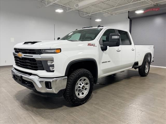 Used 2024 Chevrolet Silverado 3500 LT w/ Safety Package AWD/4WD image 8