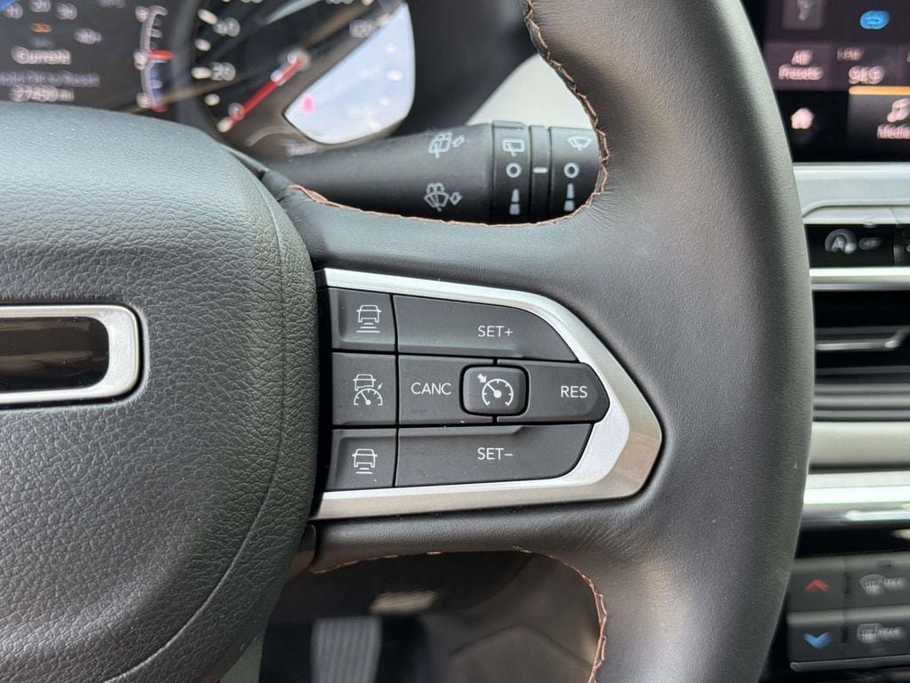 Used 2022 Jeep Compass Limited AWD/4WD image 11
