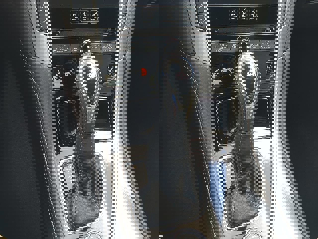 Used 2019 INFINITI Q60 3.0t Luxe w/ Essential Package image 16