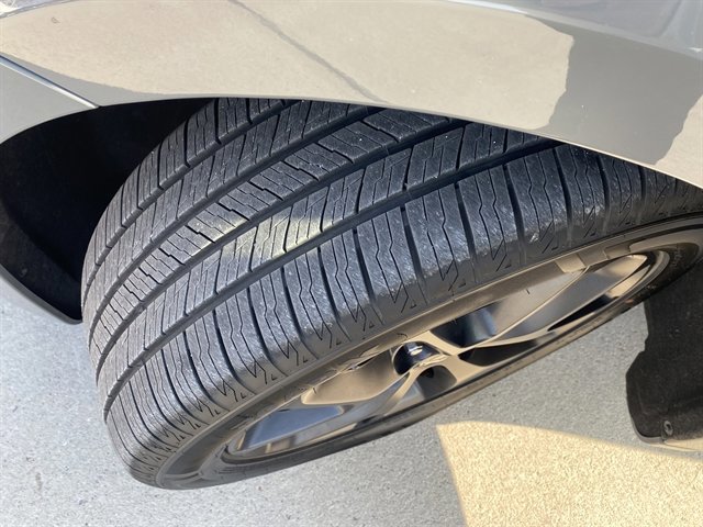 Used 2025 Chrysler Pacifica Limited image 30