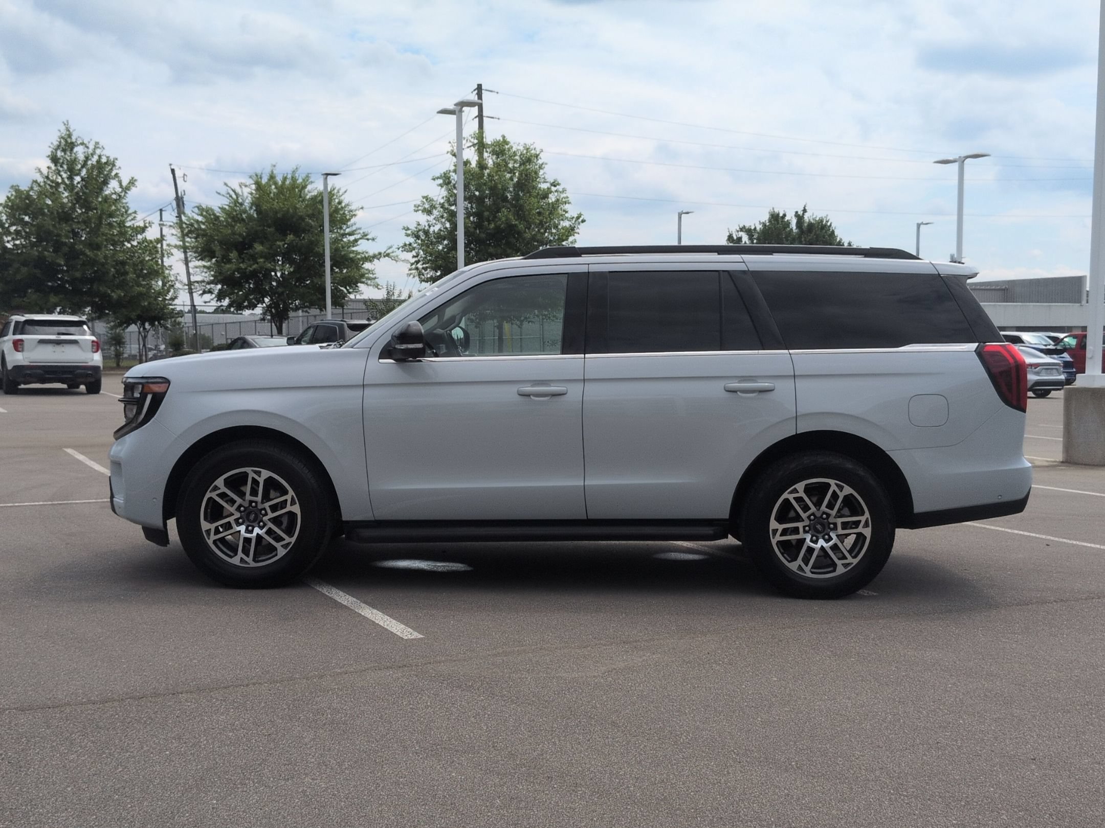 Certified 2025 Ford Expedition Active AWD/4WD image 7