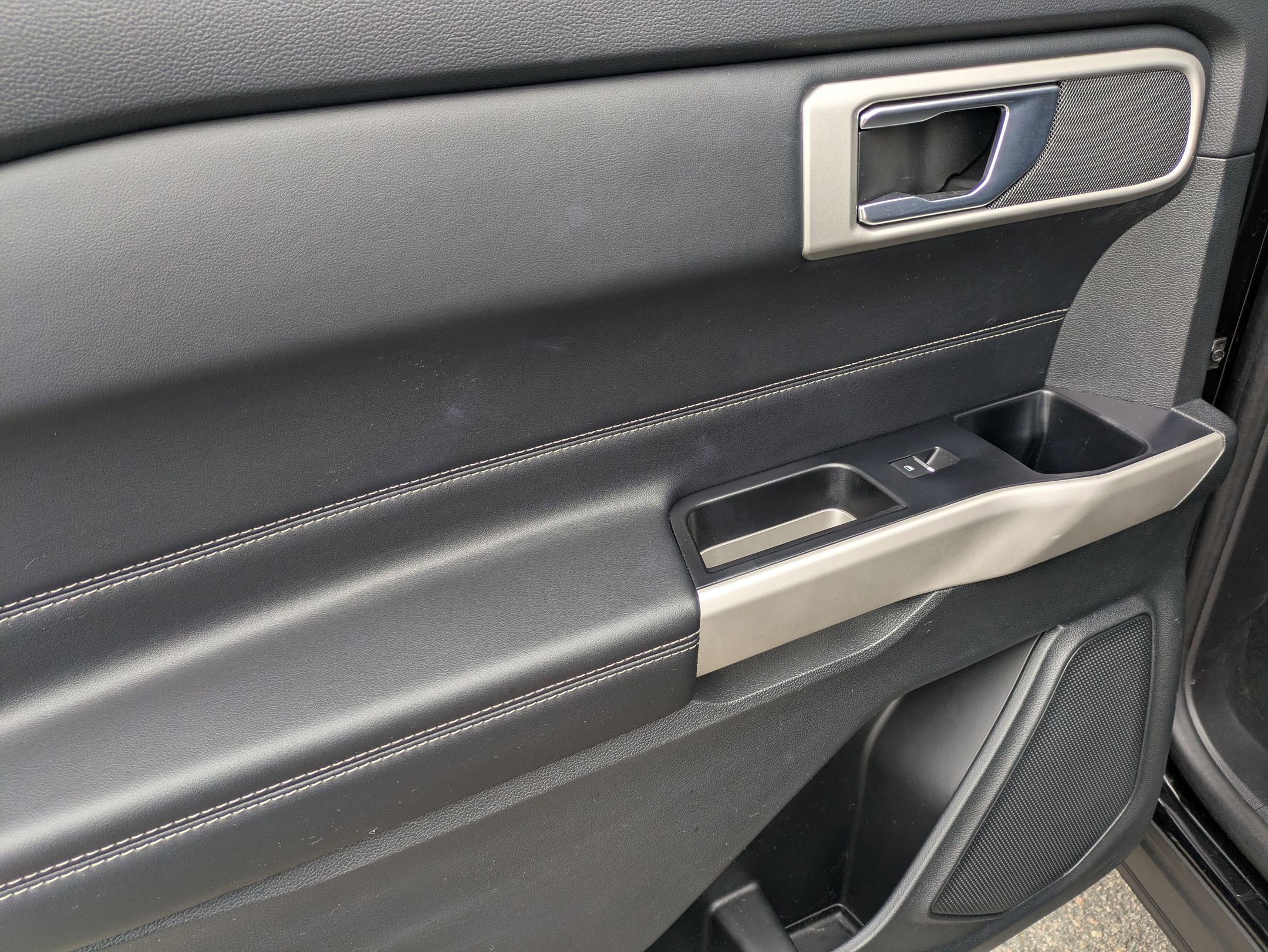 Certified 2022 Ford Explorer XLT w/ Equipment Group 202A image 29