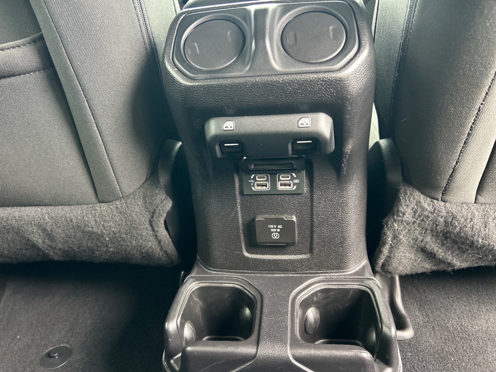 Used 2018 Jeep Wrangler Unlimited Sahara AWD/4WD image 22
