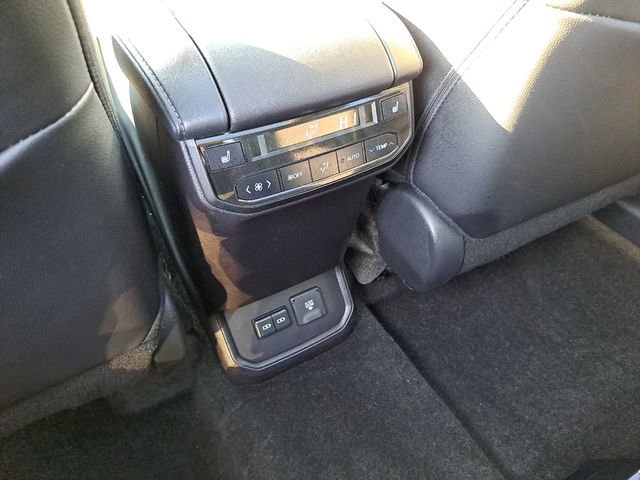 Used 2024 Toyota Highlander Platinum AWD/4WD image 12