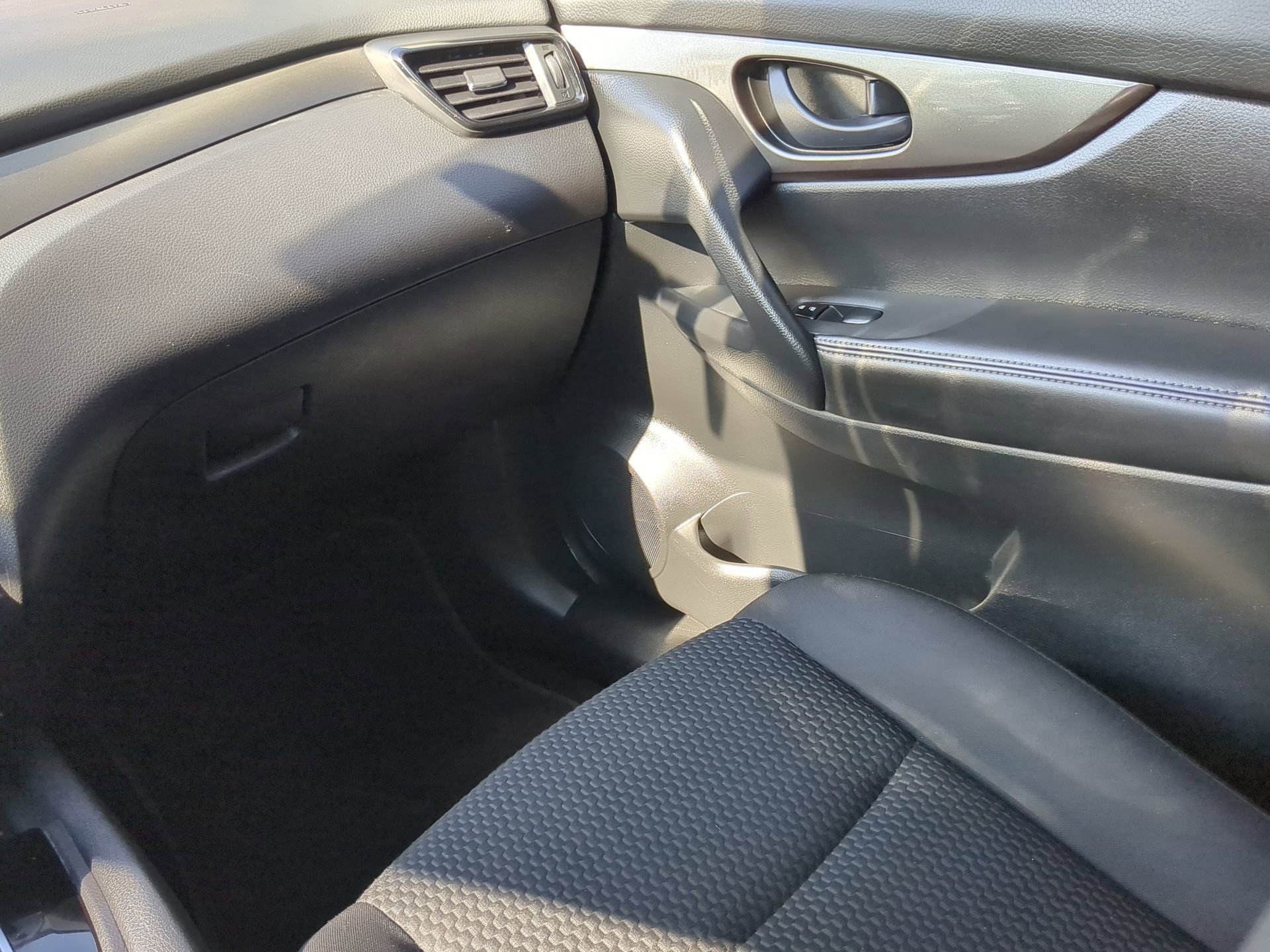 Used 2019 Nissan Rogue Sport S image 44