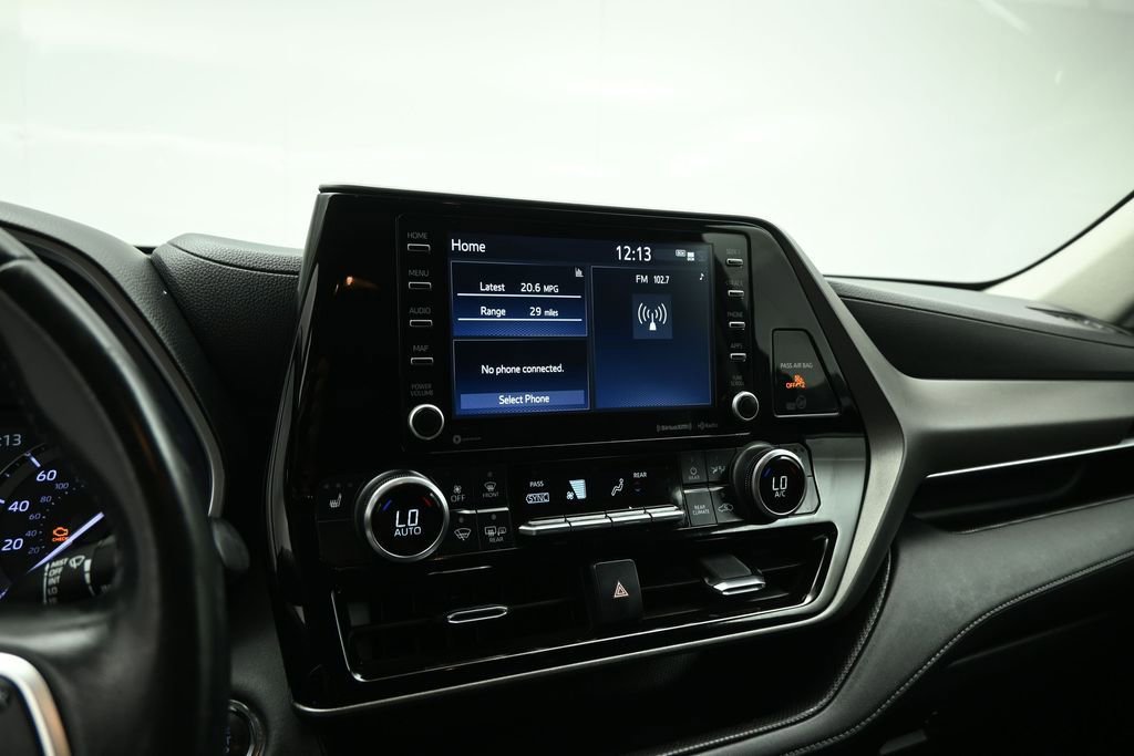 Used 2022 Toyota Highlander XLE FWD image 16