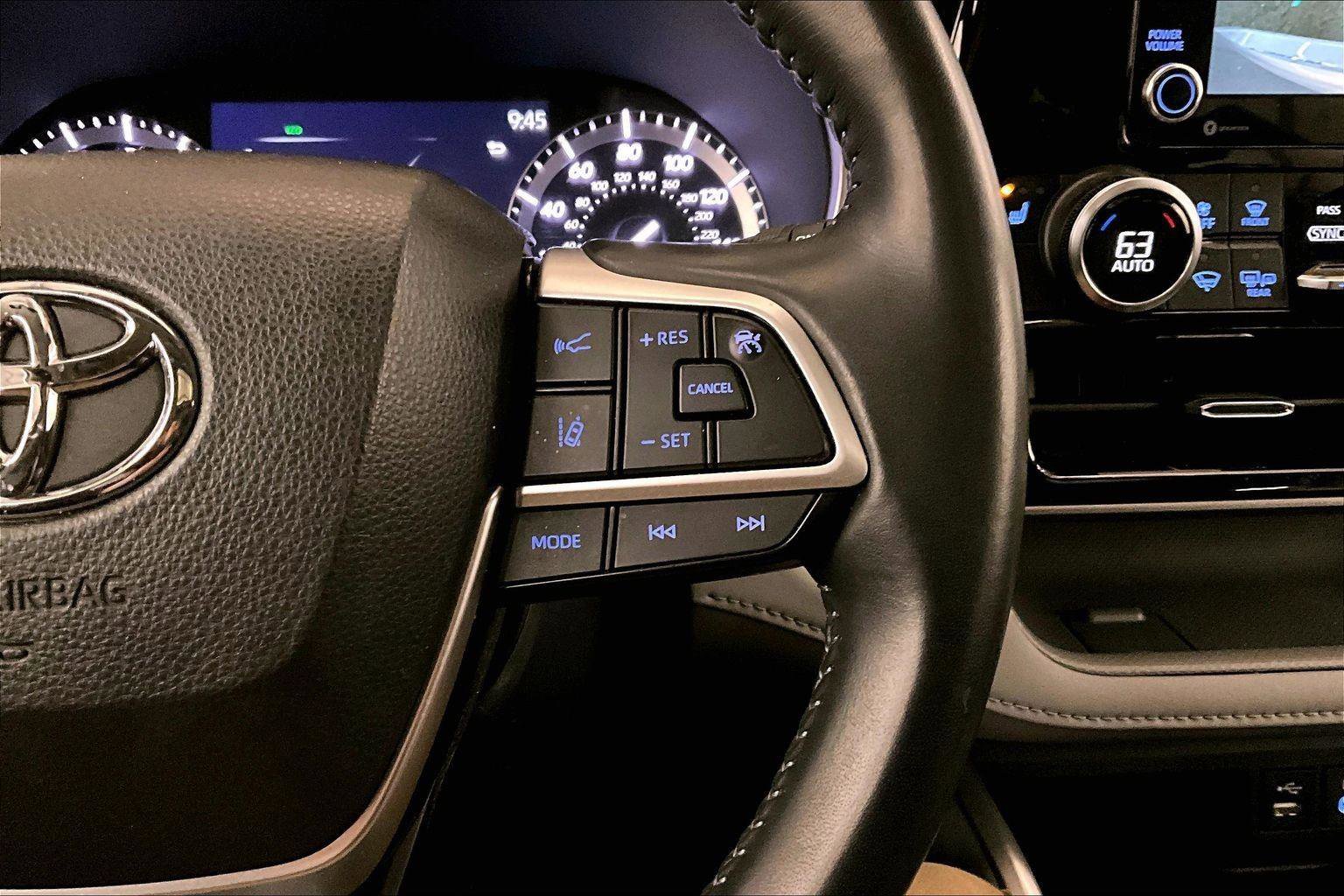 Used 2022 Toyota Highlander XLE image 18