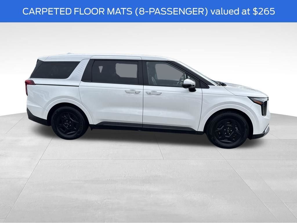 Used 2025 Kia Carnival image 4