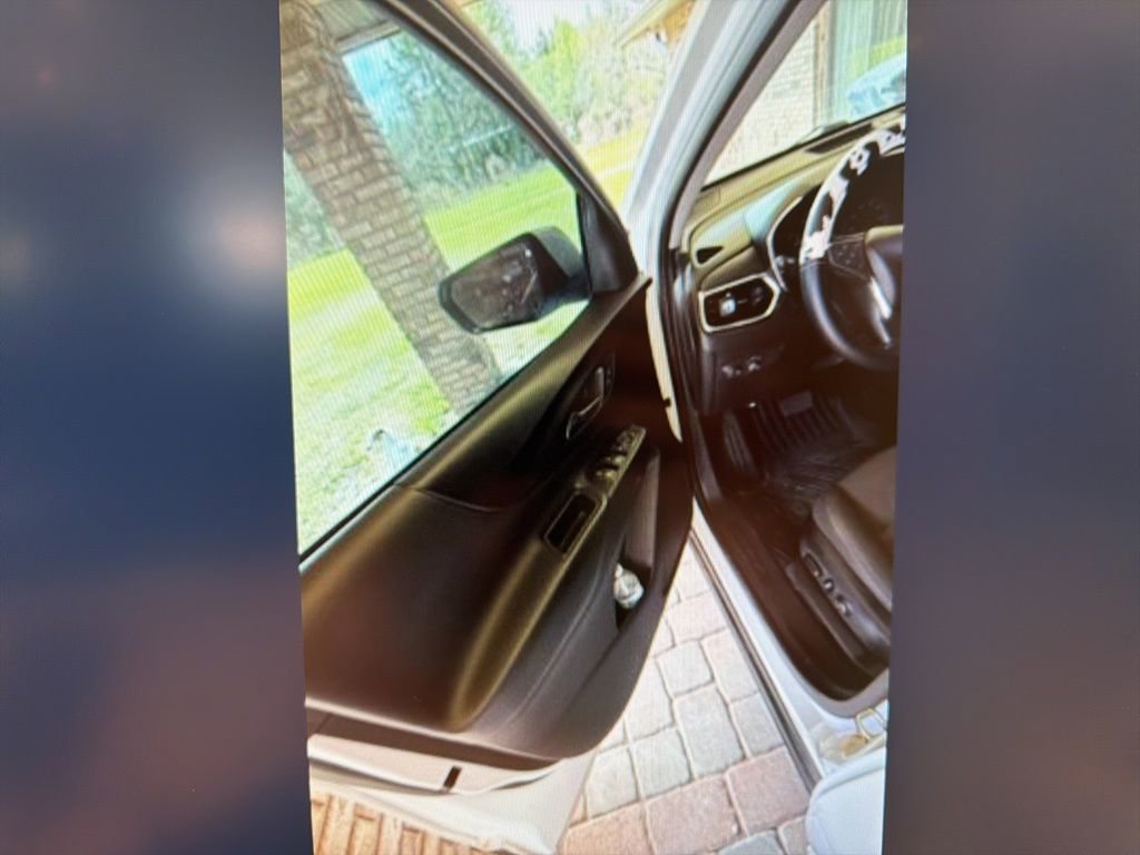 Used 2018 Chevrolet Equinox LT image 8