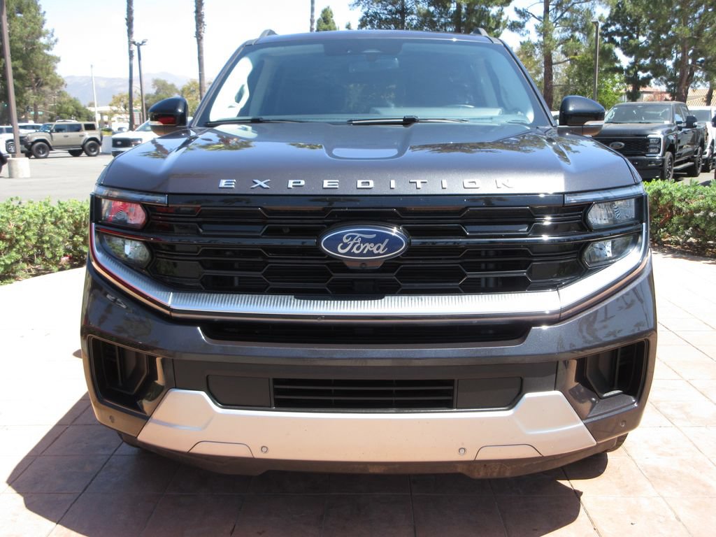 Certified 2025 Ford Expedition Max Platinum w/ Driver's Package AWD/4WD image 8