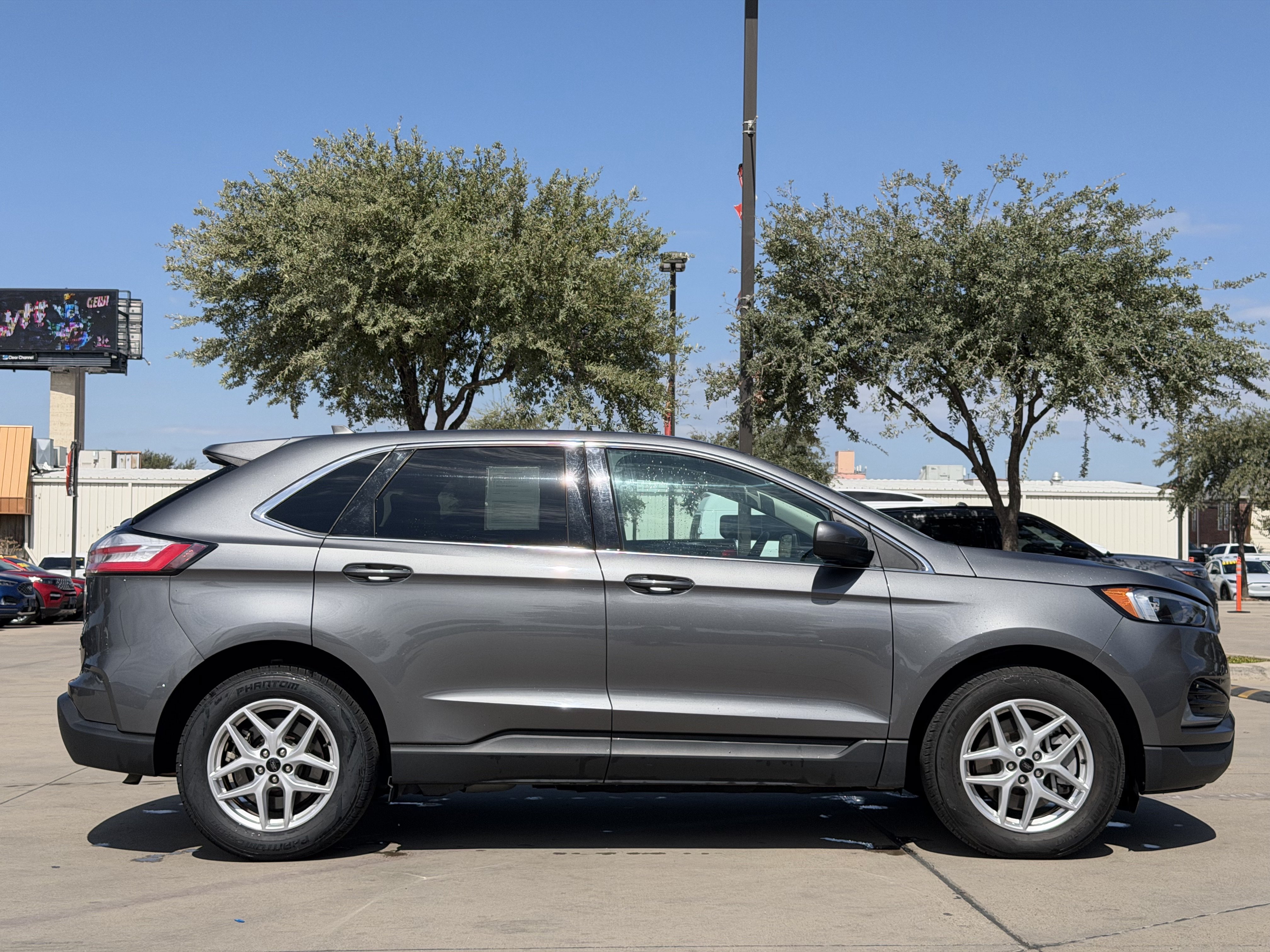 Certified 2024 Ford Edge SEL AWD/4WD image 3