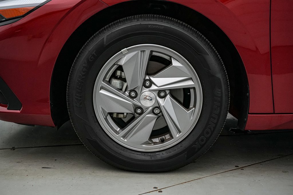Used 2025 Hyundai Elantra SE image 10