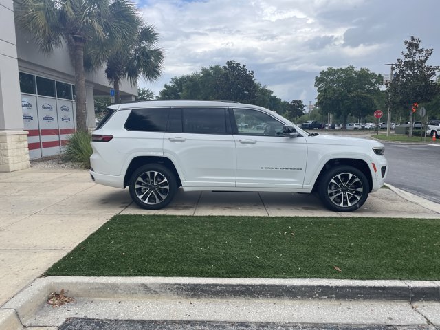 Used 2023 Jeep Grand Cherokee L Overland w/ Advanced Protech Group III AWD/4WD image 8