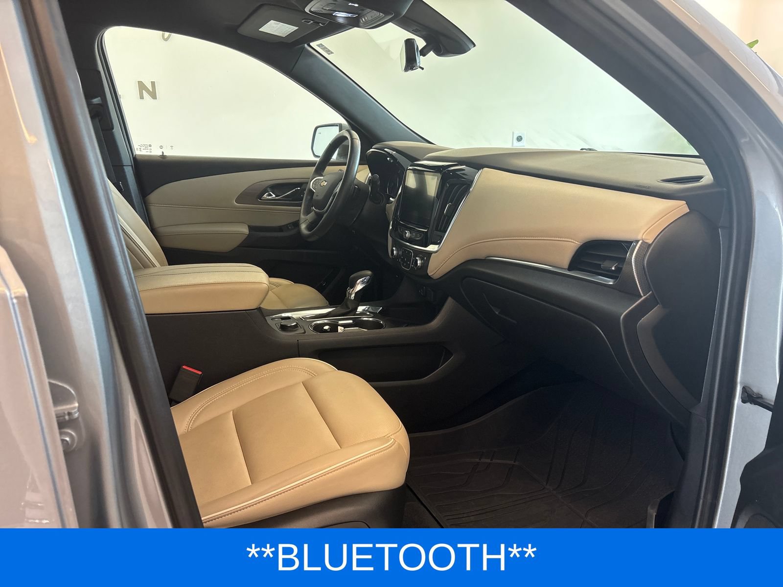 Used 2023 Chevrolet Traverse Premier FWD image 8