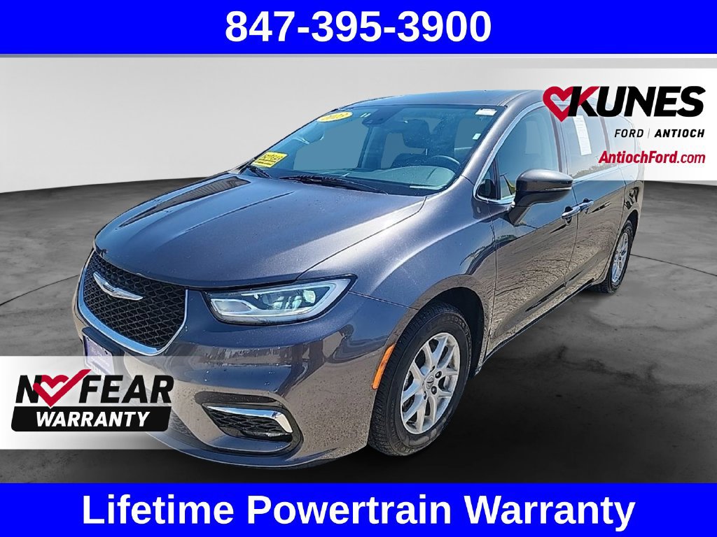 Used 2023 Chrysler Pacifica Touring-L FWD image 5