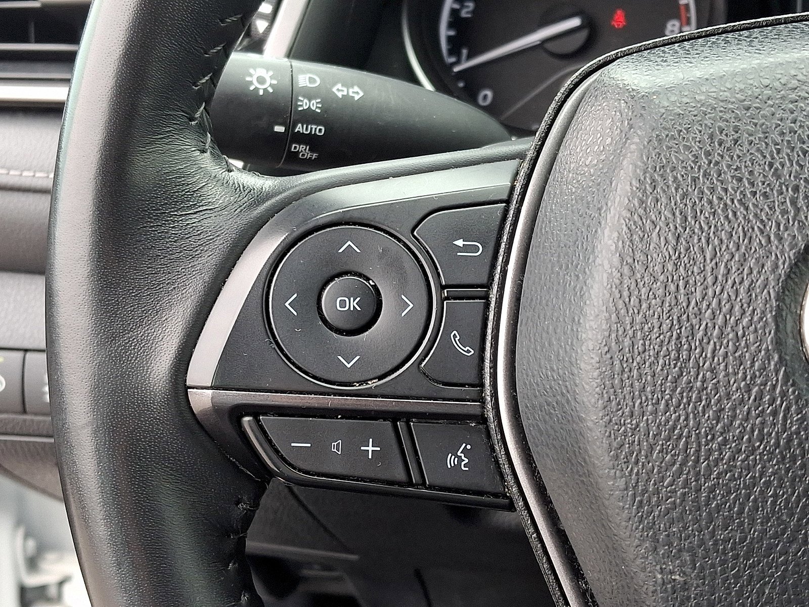 Used 2024 Toyota Camry SE image 19