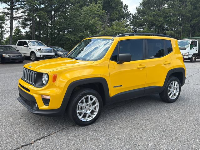 Used 2023 Jeep Renegade Latitude w/ Sun & Fun Group AWD/4WD image 3