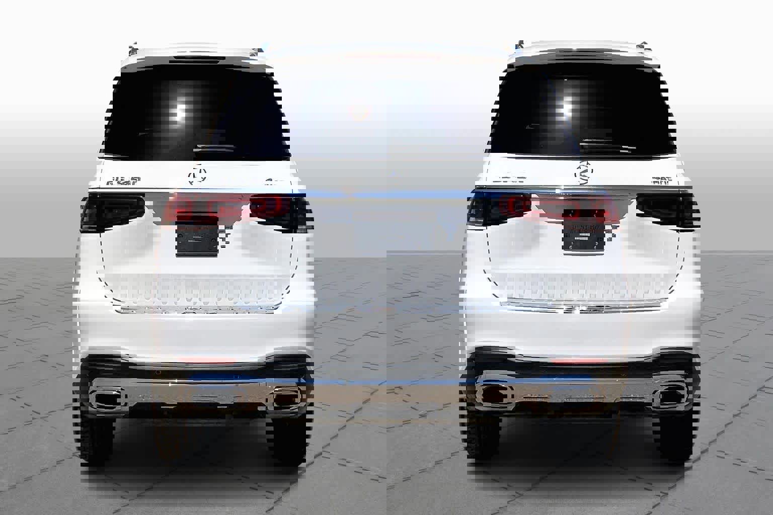 Used 2023 Mercedes-Benz GLS 450 4MATIC image 2