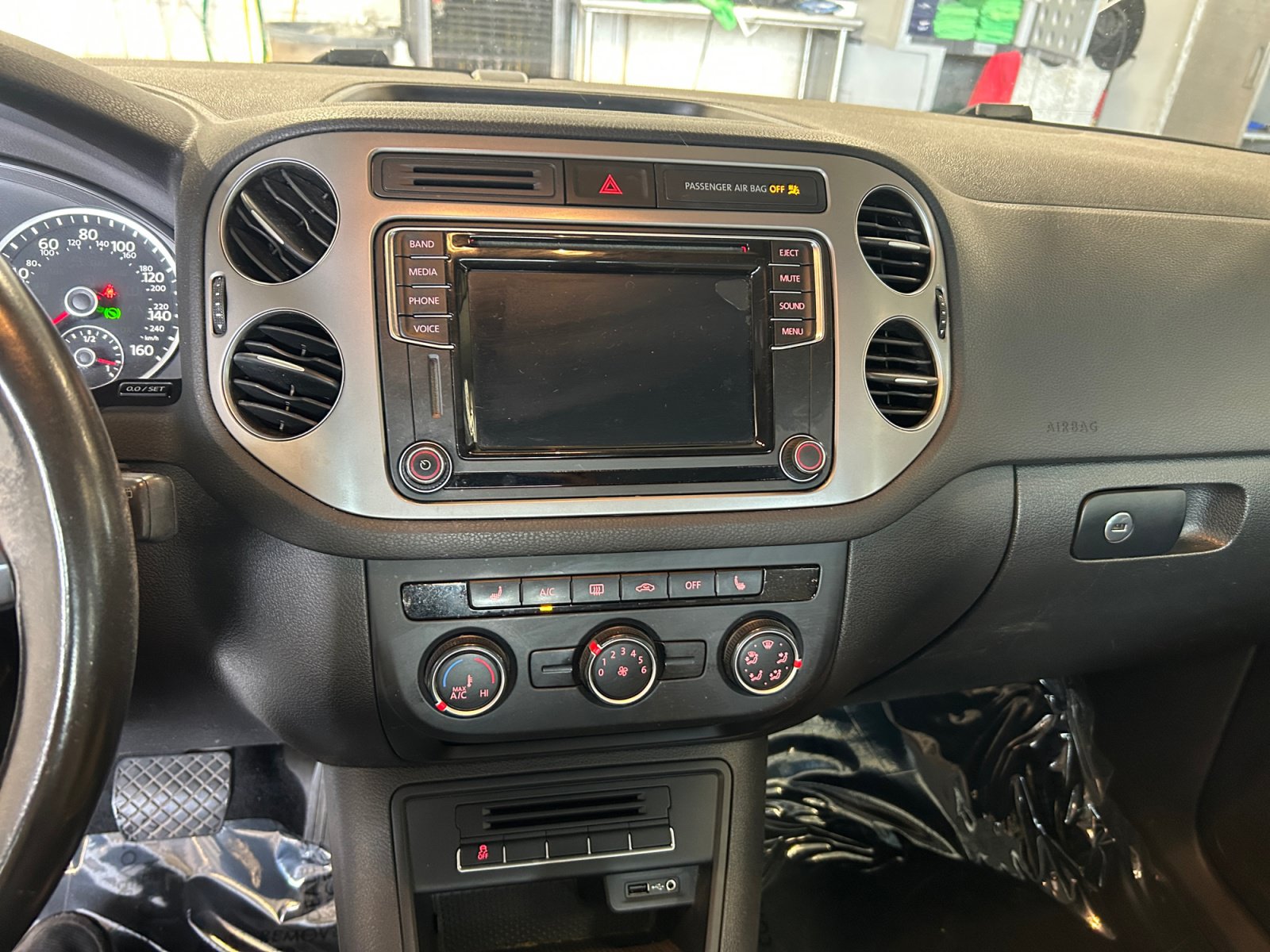 Used 2017 Volkswagen Tiguan S AWD/4WD image 12
