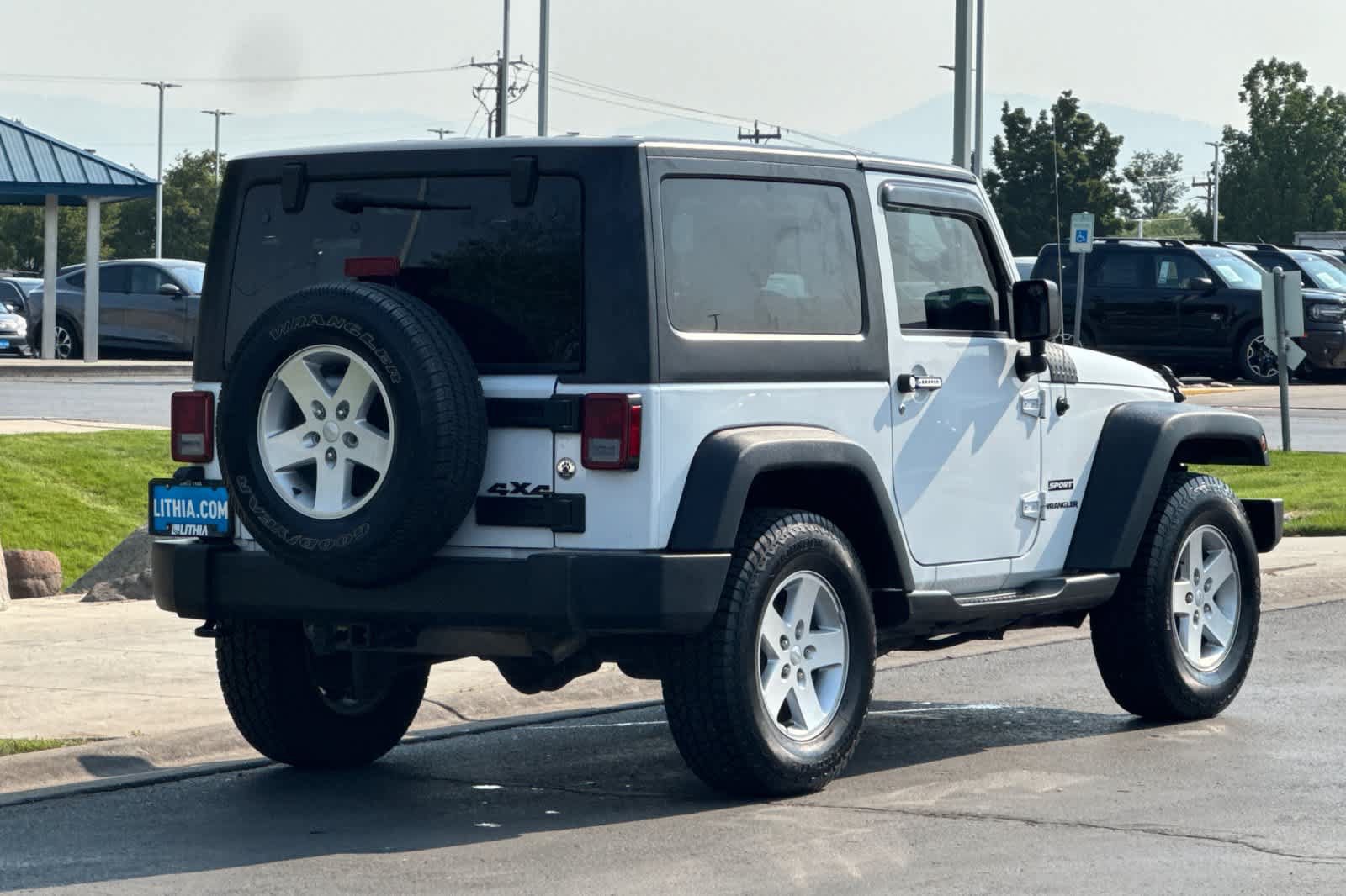 Used 2017 Jeep Wrangler Sport w/ Quick Order Package 24S AWD/4WD image 2