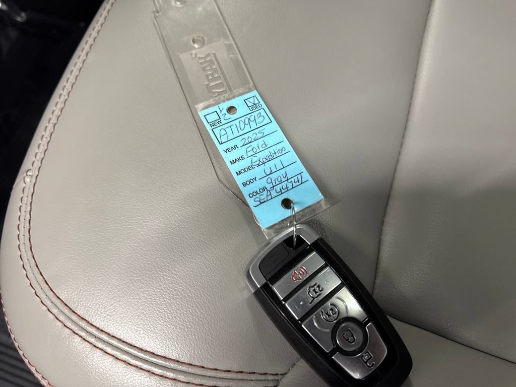 Certified 2025 Ford Expedition Active AWD/4WD image 34