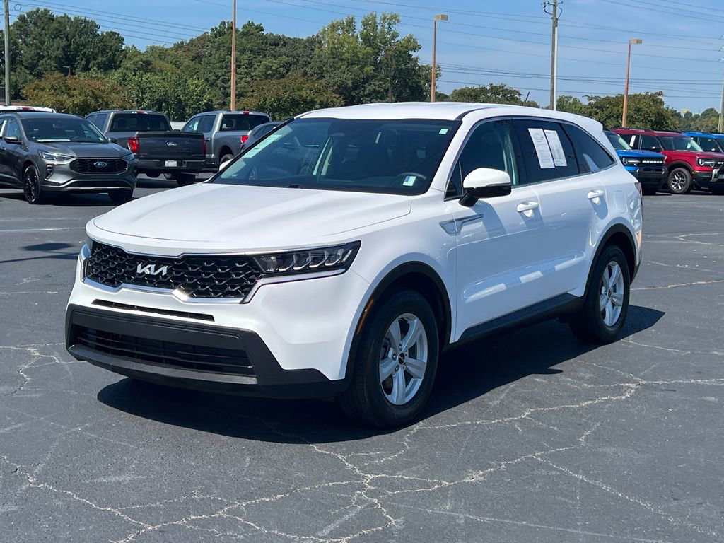 Used 2022 Kia Sorento LX image 3