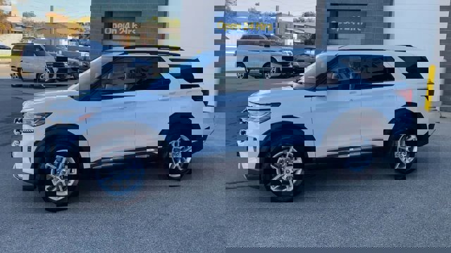 Certified 2025 Ford Explorer Active image 6