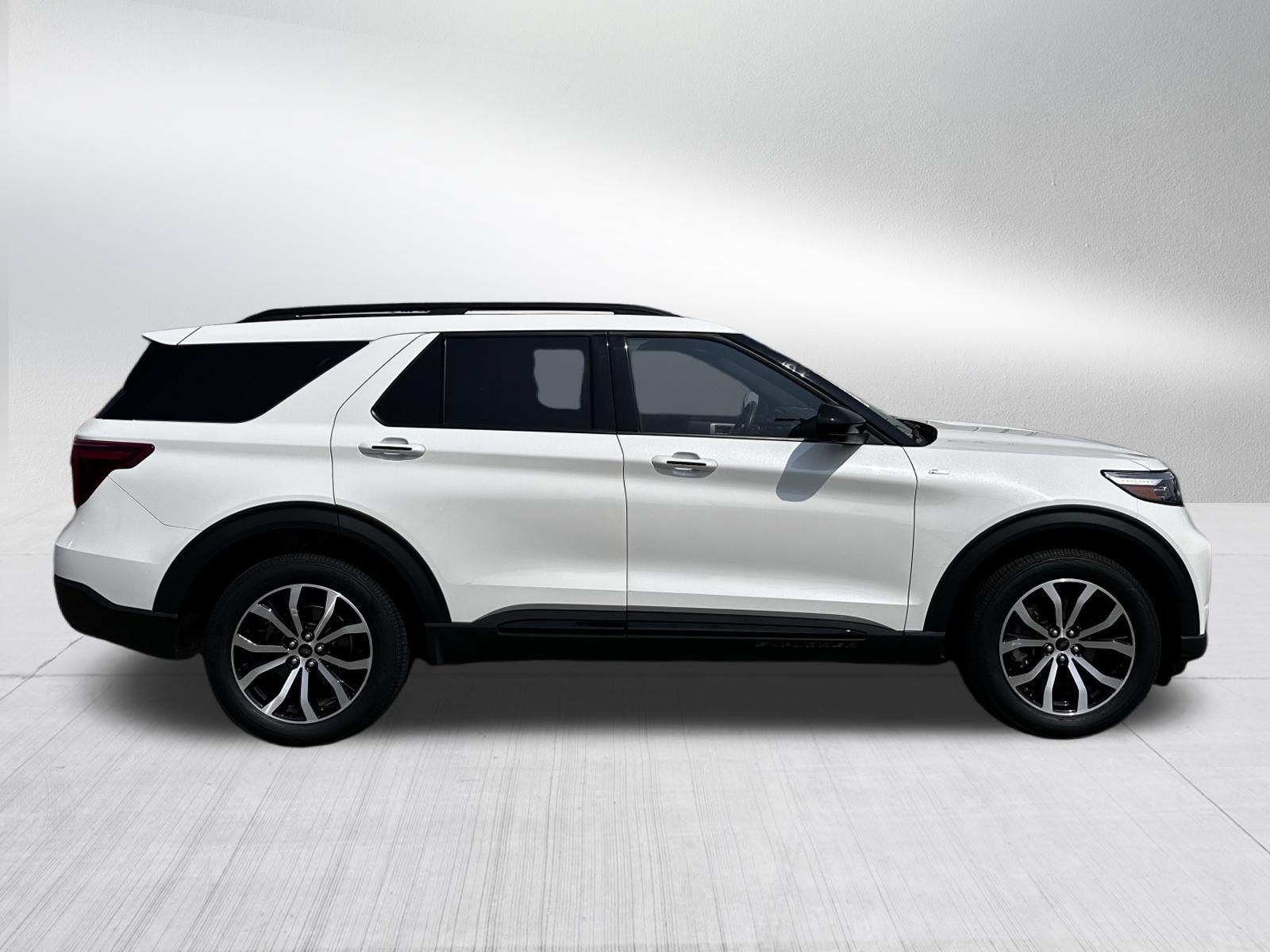 Certified 2023 Ford Explorer ST-Line w/ Class IV Trailer Tow Package AWD/4WD image 8