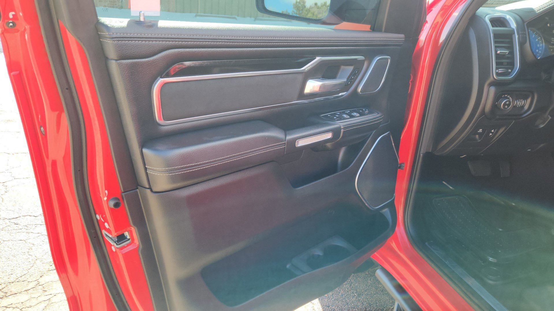 Used 2019 RAM 1500 Laramie image 23