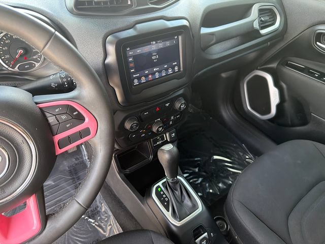 Used 2018 Jeep Renegade Latitude FWD image 29