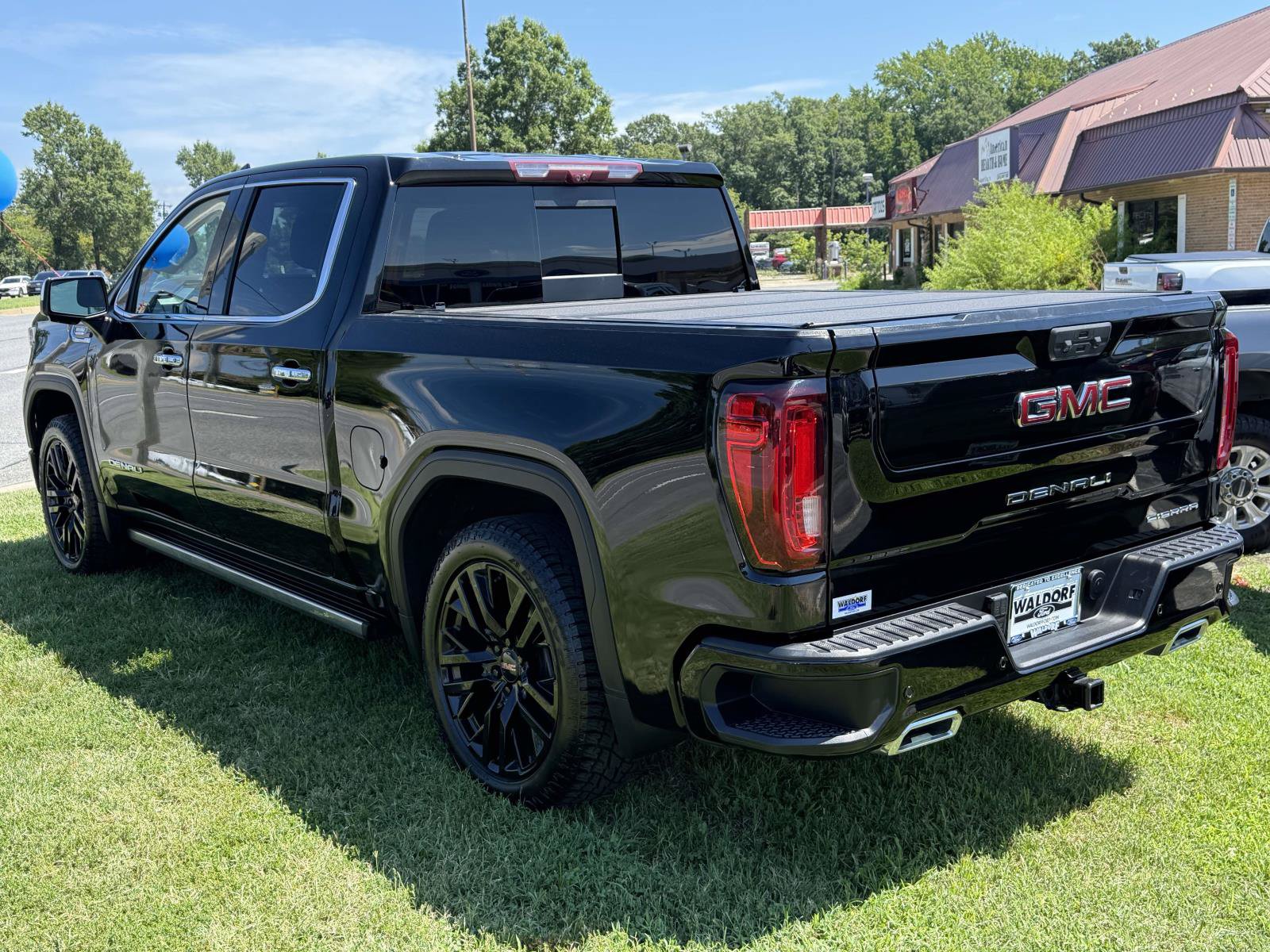 Used 2023 GMC Sierra 1500 Denali w/ Denali Reserve Package AWD/4WD image 4