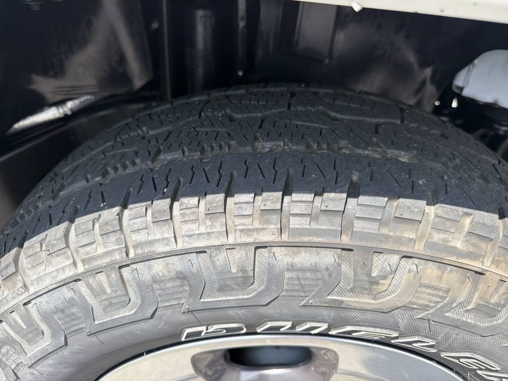 Used 2018 Jeep Wrangler Unlimited Sahara w/ Connectivity Group AWD/4WD image 24