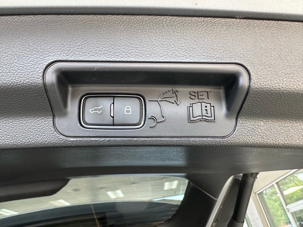 Certified 2020 Ford Explorer XLT w/ Equipment Group 202A image 28