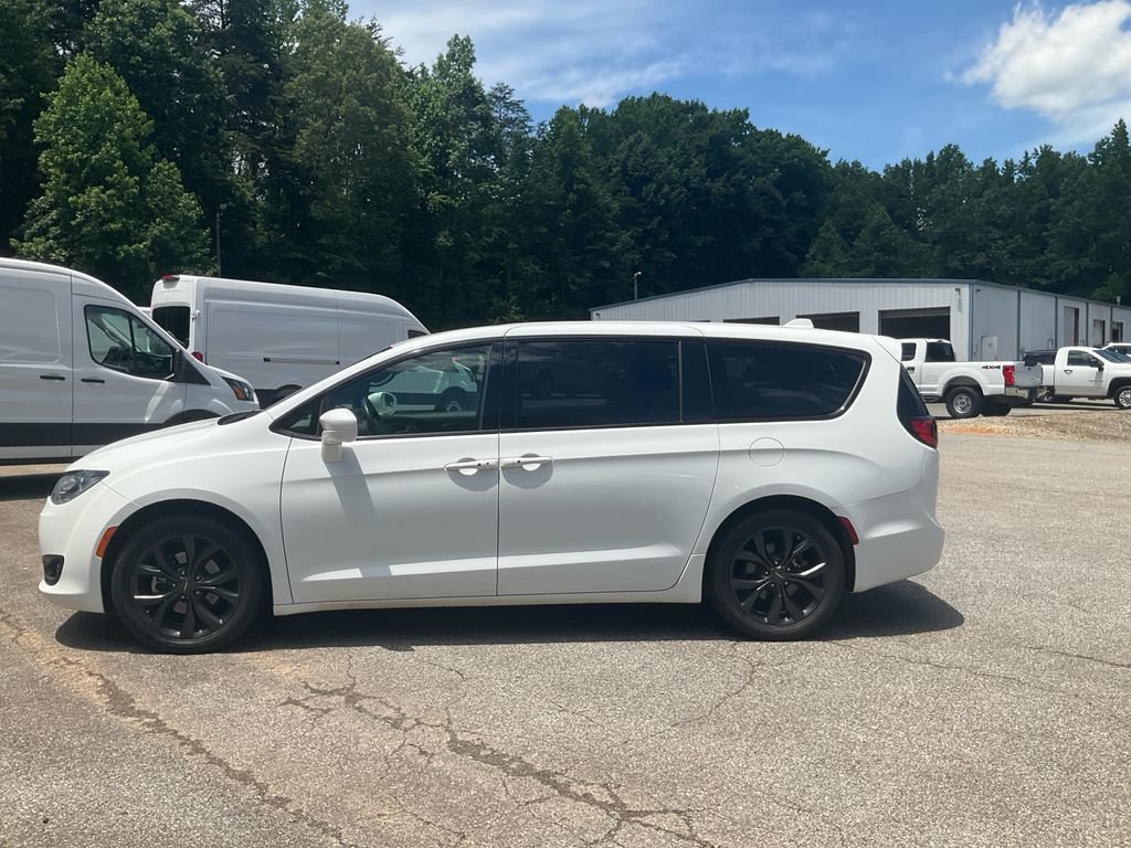 Used 2020 Chrysler Pacifica Touring w/ S Appearance Package FWD image 8