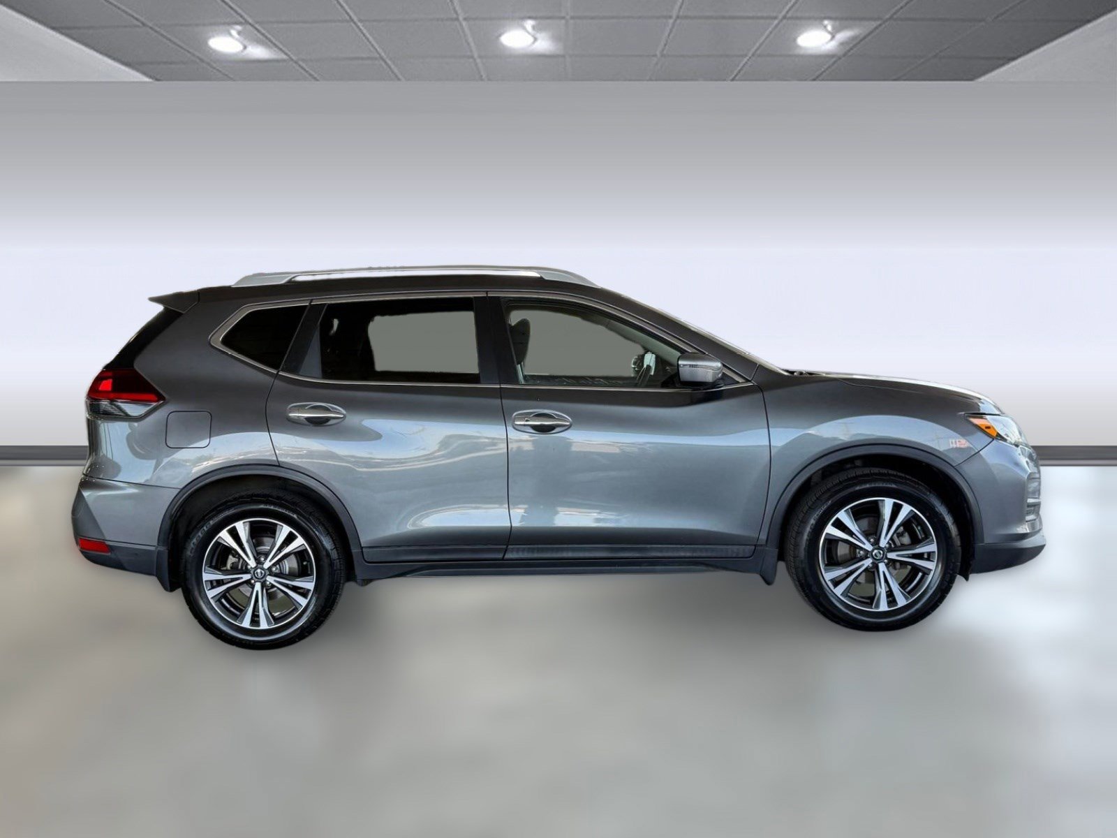 Used 2019 Nissan Rogue SV w/ Premium Package FWD image 6