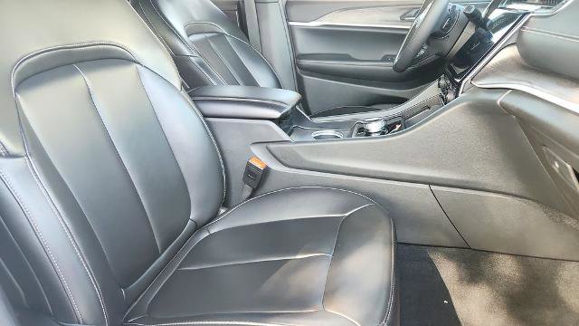 Used 2025 Jeep Grand Cherokee Limited image 35