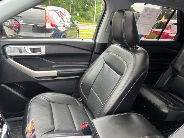 Certified 2022 Ford Explorer Limited w/ Equipment Group 301A image 10