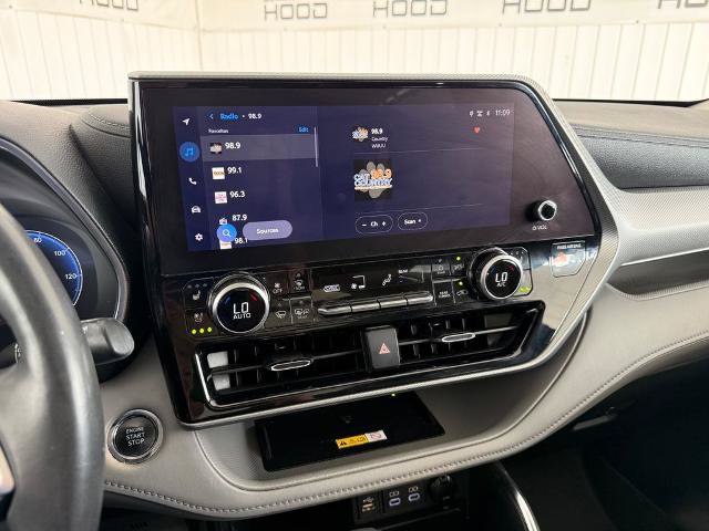 Used 2023 Toyota Highlander Platinum FWD image 4