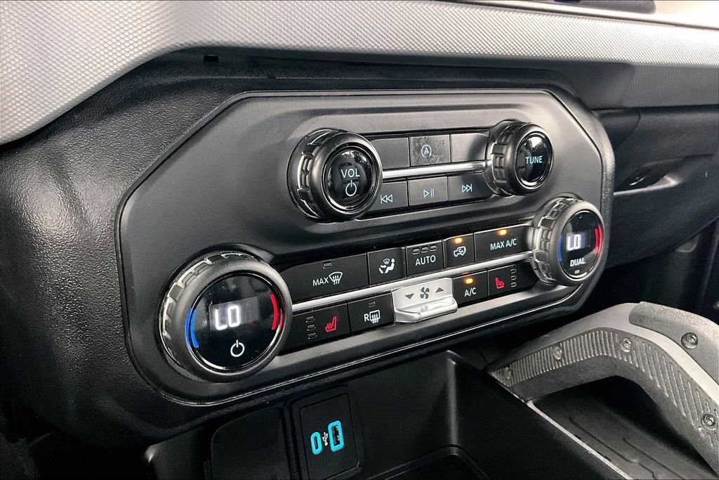 Certified 2024 Ford Bronco Big Bend w/ Sasquatch Package AWD/4WD image 31
