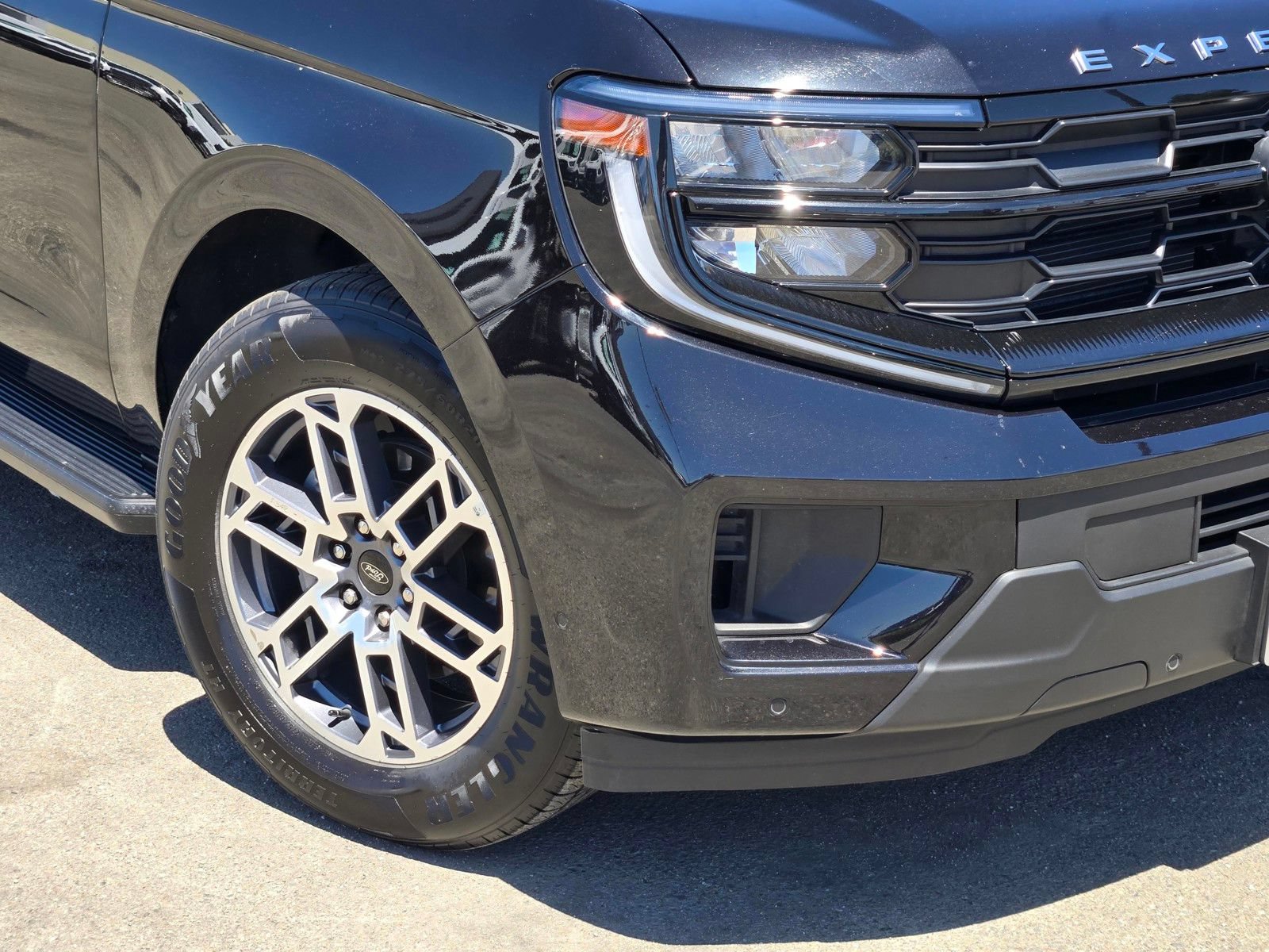 Certified 2025 Ford Expedition Active RWD image 9