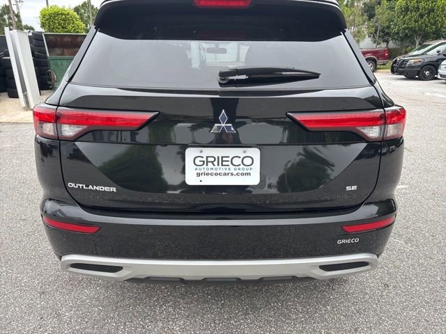 Used 2024 Mitsubishi Outlander SE image 3