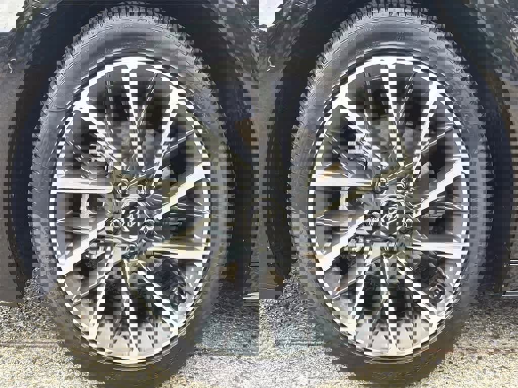 Used 2023 Hyundai Sonata Limited w/ Preferred Accessory Package image 9