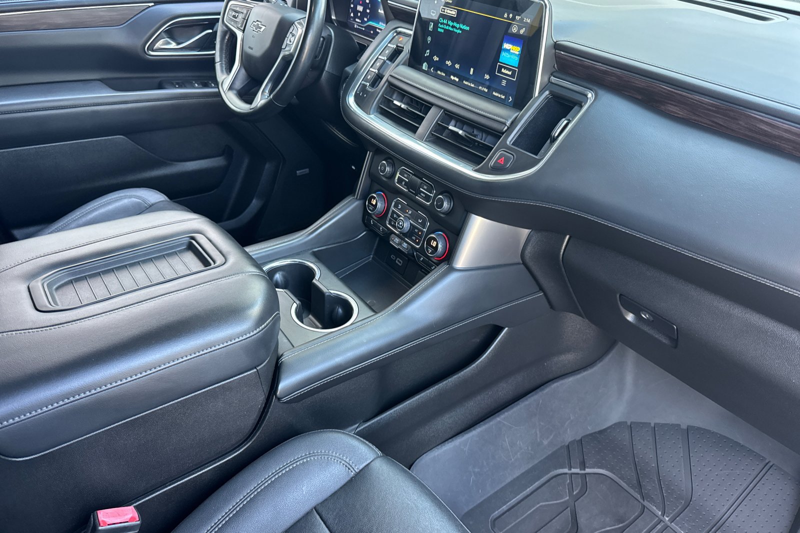 Used 2023 Chevrolet Tahoe Z71 w/ Luxury Package AWD/4WD image 16