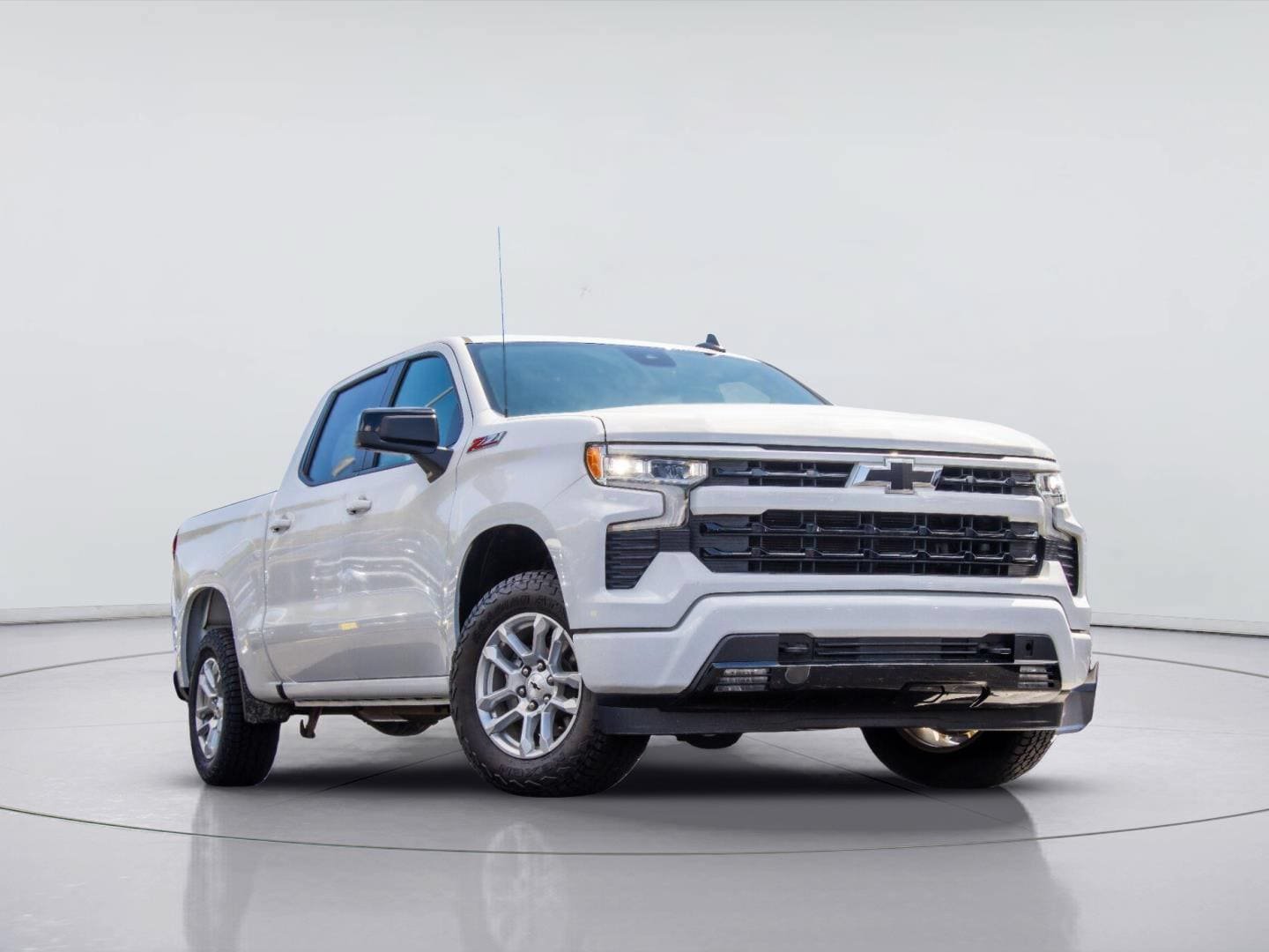 Used 2023 Chevrolet Silverado 1500 RST w/ Z71 Off-Road Package AWD/4WD image 2
