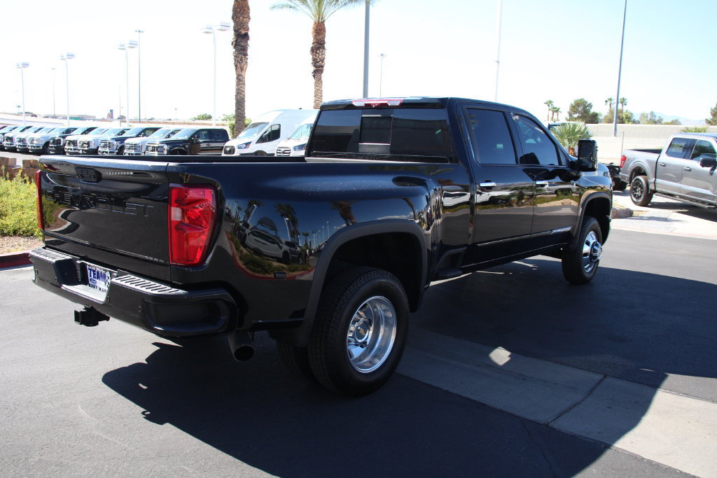 Used 2024 Chevrolet Silverado 3500 High Country w/ High Country Premium Package AWD/4WD image 8