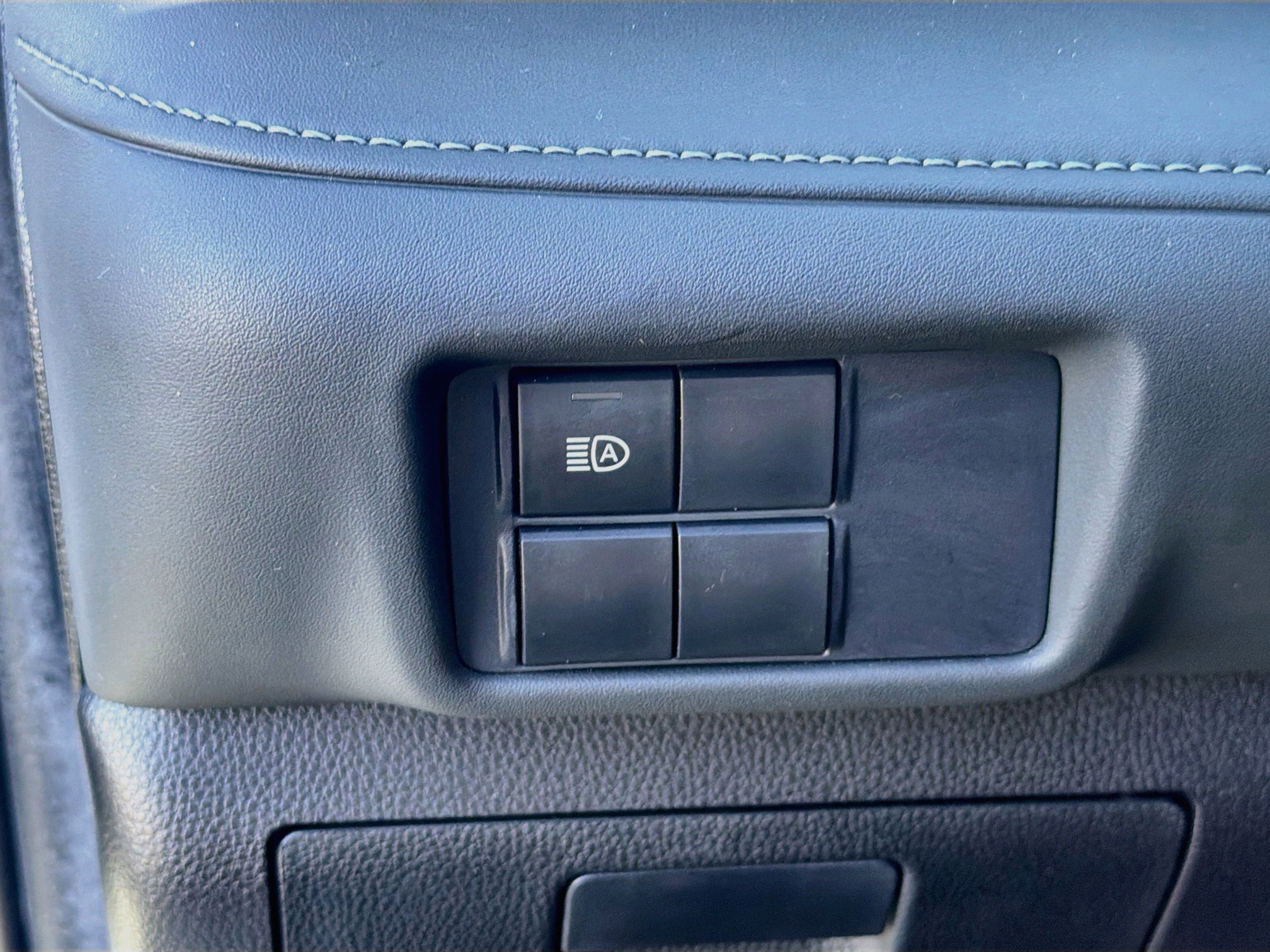 Used 2021 Toyota Highlander L FWD image 10